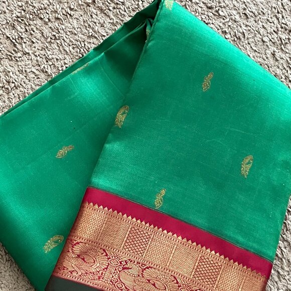 Kanchipuram Pure Silk Saree Green with Red Zari Border & Rich Pallu | Bl. Fabric - Picture 11 of 14